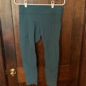 Lululemon Tight Stuff Tight Cropped Scallop Leggings